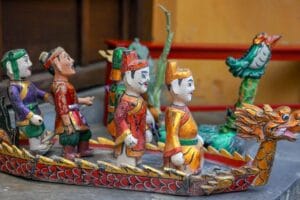 Item de madeira feito a mão, representando a cultura japonesa
