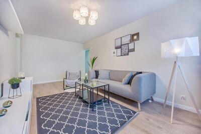 Sala com piso laminado