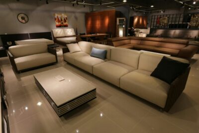 Sala com piso de porcelanato